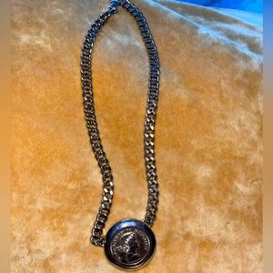 Gold plated Elizabeth, the second Regina necklace